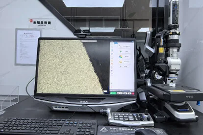 Metallografische Prüfung – Bild des Prüfgeräts: Keyence-Metallographiemikroskop